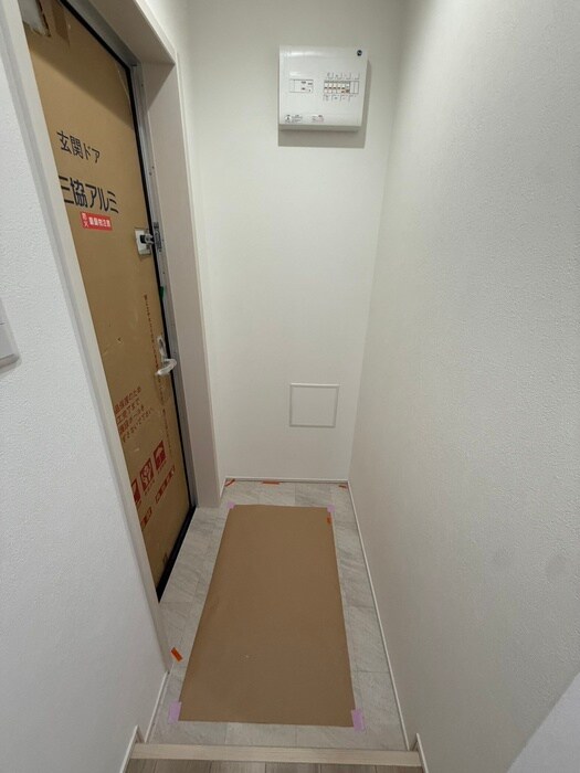 物件内観写真16　(玄関)