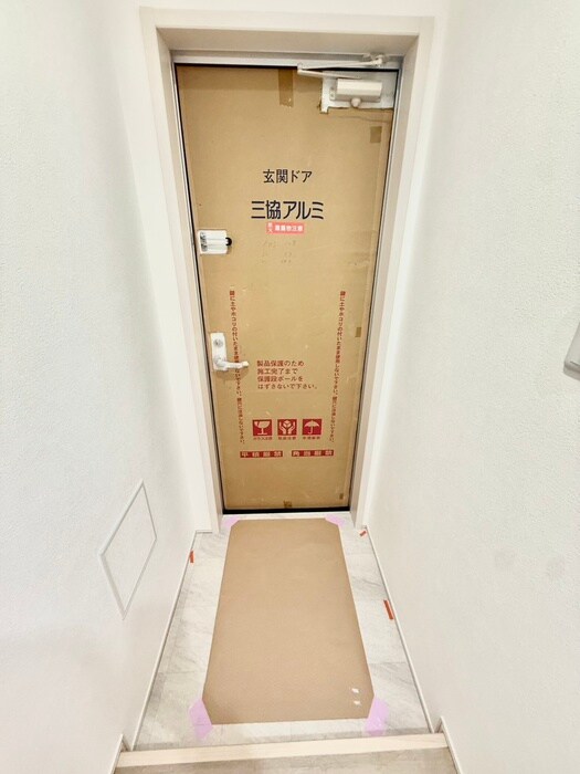 物件内観写真18　(玄関)