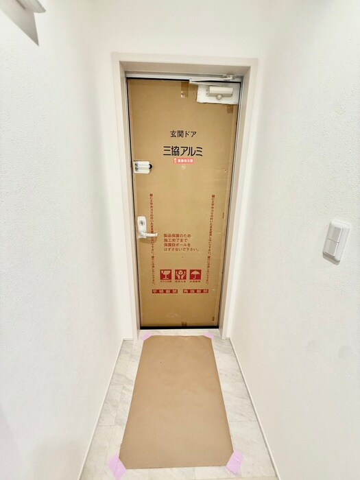 物件内観写真18　(玄関)