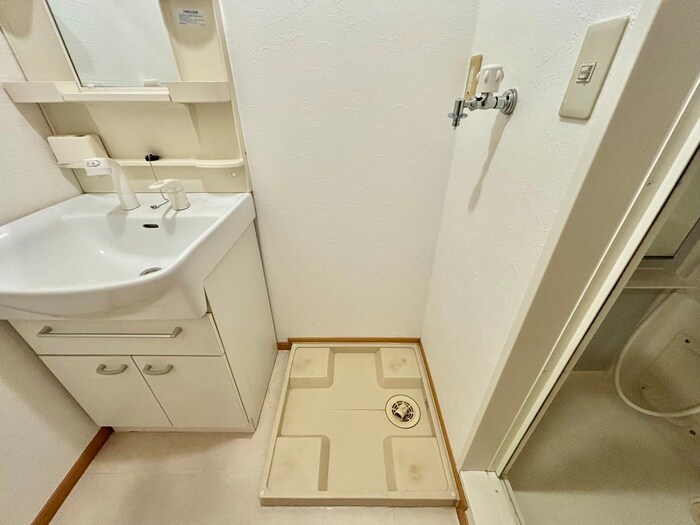 物件内観写真18　(洗濯機置場)