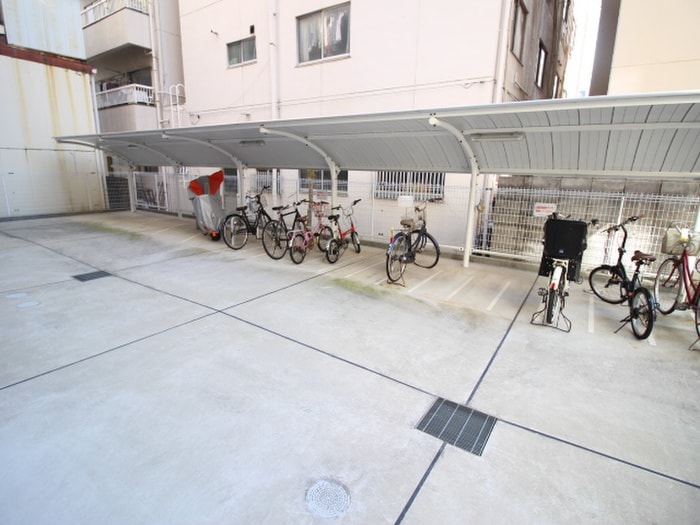 物件外観写真4　(駐輪場)