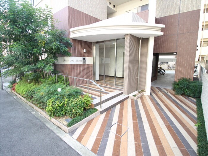 物件外観写真6　(エントランス部分)