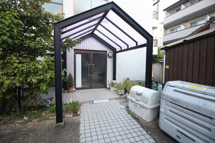 物件外観写真2　(エントランス部分)