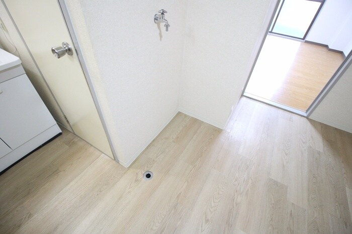 物件内観写真18　(洗濯機置場)