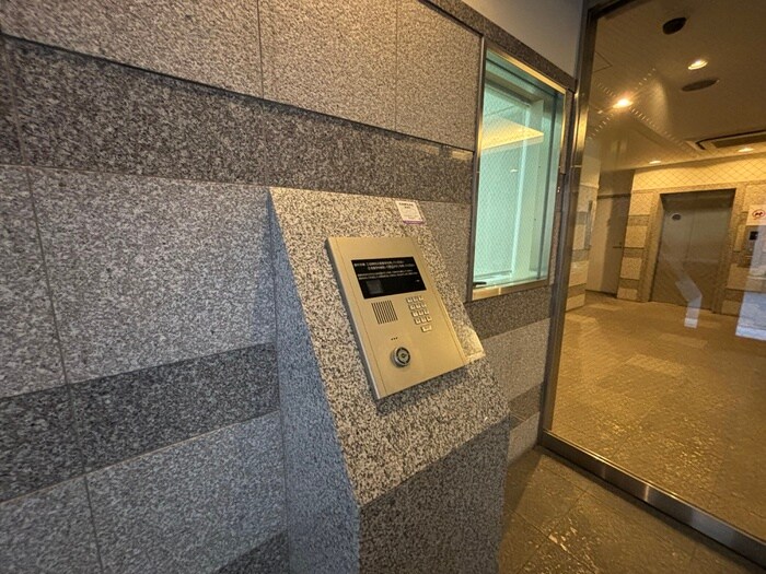 物件外観写真4　(エントランス部分)