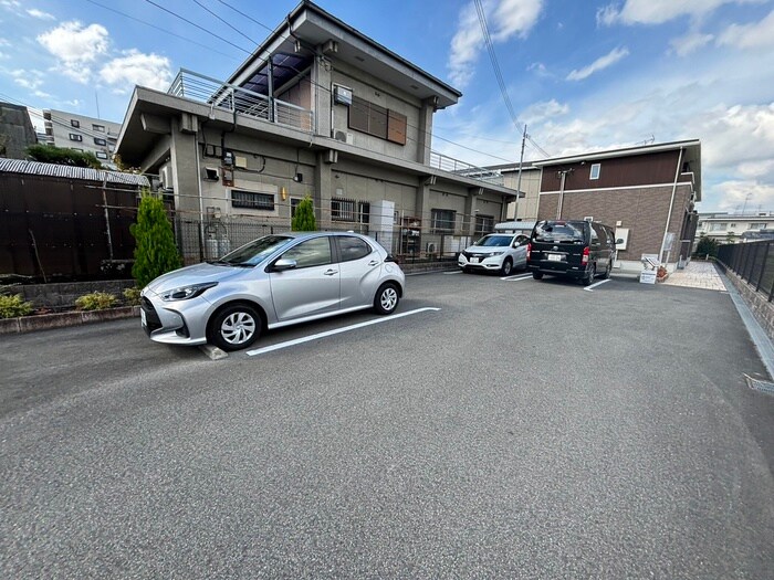 物件外観写真4　(駐車場)