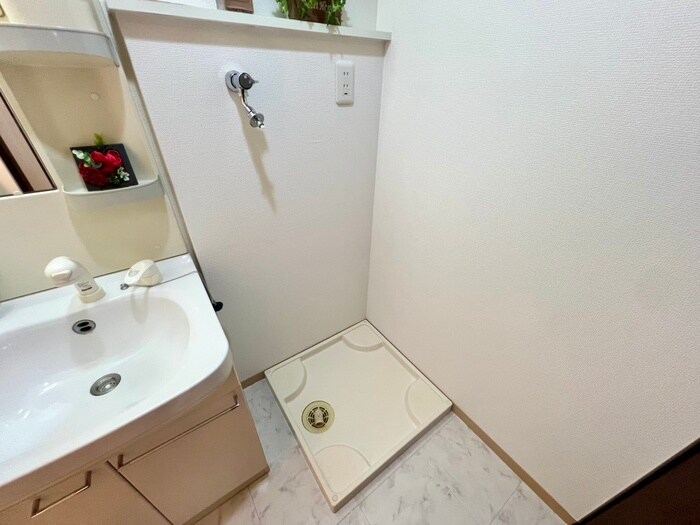 物件内観写真13　(洗濯機置場)