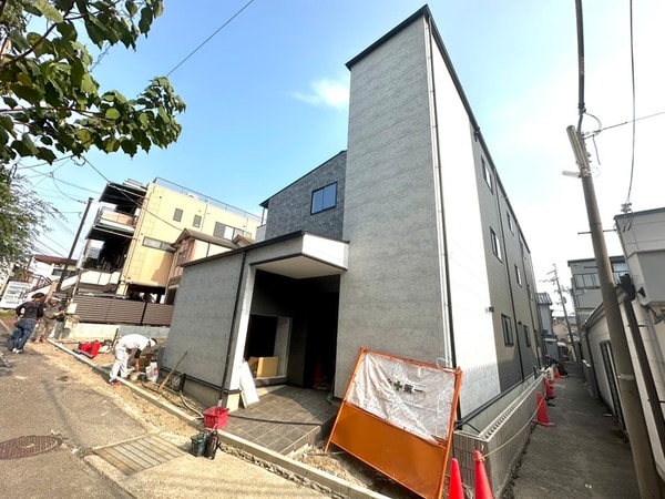 建築中