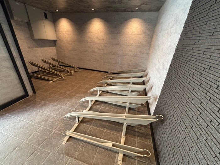 物件外観写真5　(駐輪場)