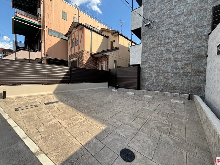 物件外観写真6　(駐車場)