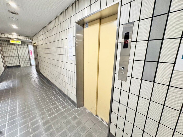 物件外観写真4　(エントランス部分)