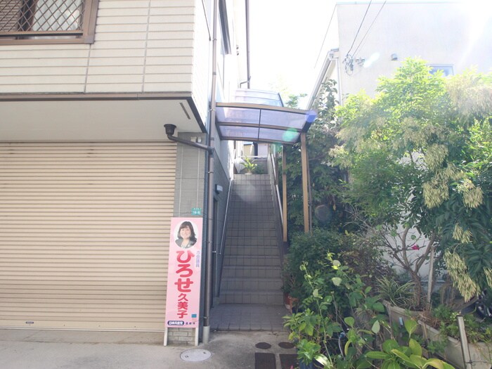 物件外観写真4　(エントランス部分)