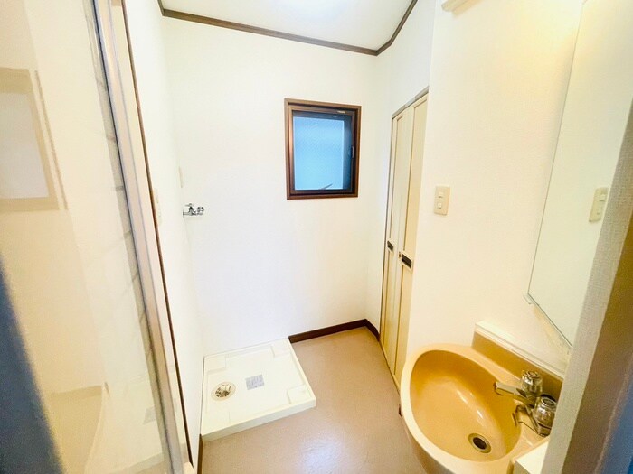 物件内観写真14　(洗濯機置場)