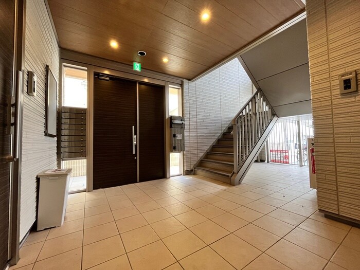 物件外観写真4　(エントランス部分)