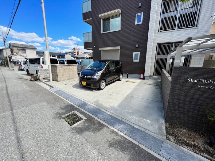 物件外観写真6　(駐車場)