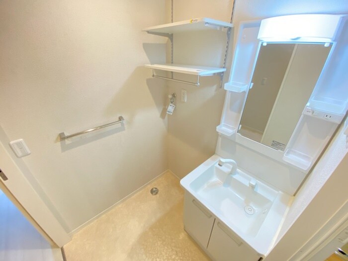 物件内観写真10　(洗濯機置場)