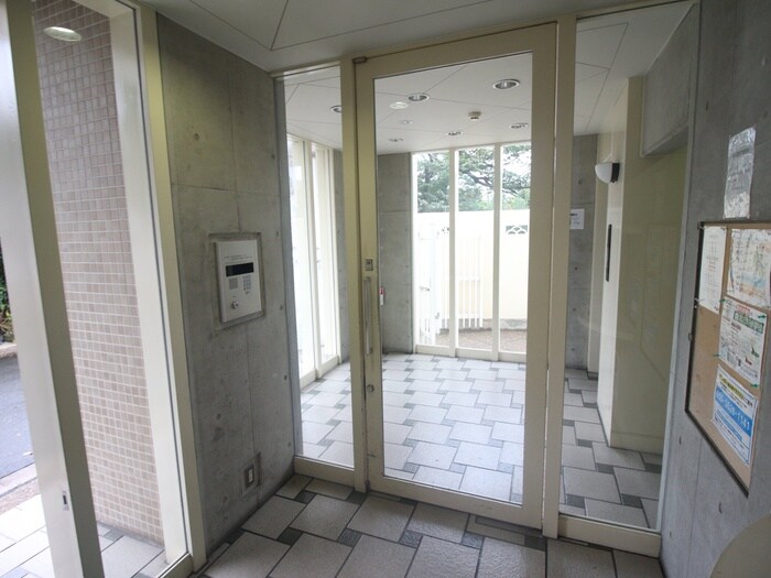 物件外観写真3　(エントランス部分)