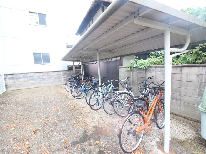 物件外観写真5　(駐輪場)