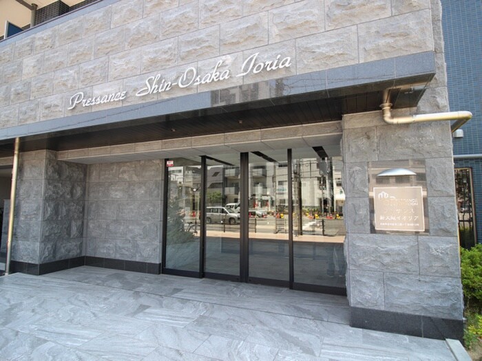 物件外観写真2　(エントランス部分)