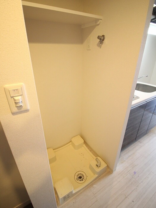 物件内観写真10　(洗濯機置場)