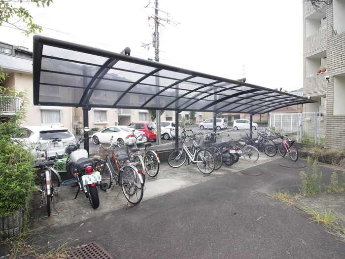 物件外観写真3　(駐輪場)