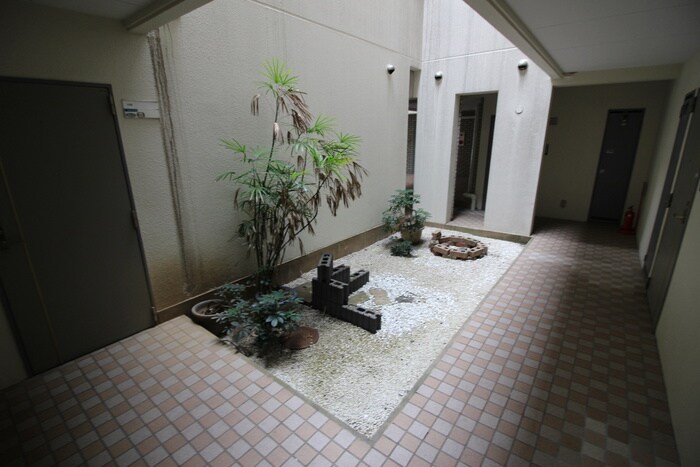 物件外観写真5　(エントランス部分)