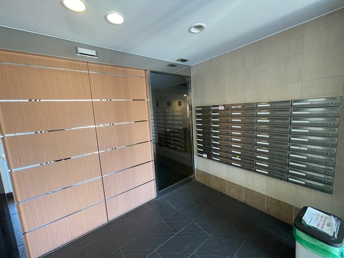 物件外観写真4　(エントランス部分)