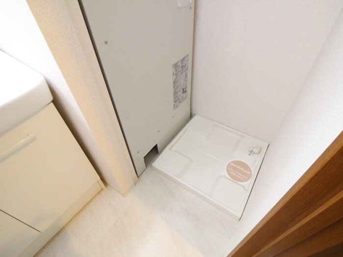 物件内観写真13　(洗濯機置場)