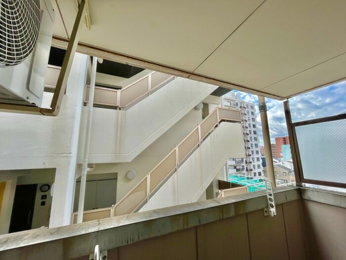 物件内観写真11　(室内からの展望)