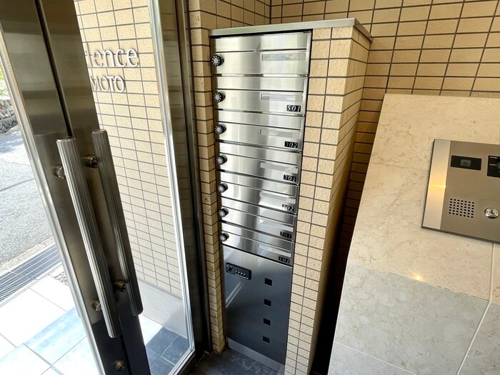 物件外観写真4　(エントランス部分)