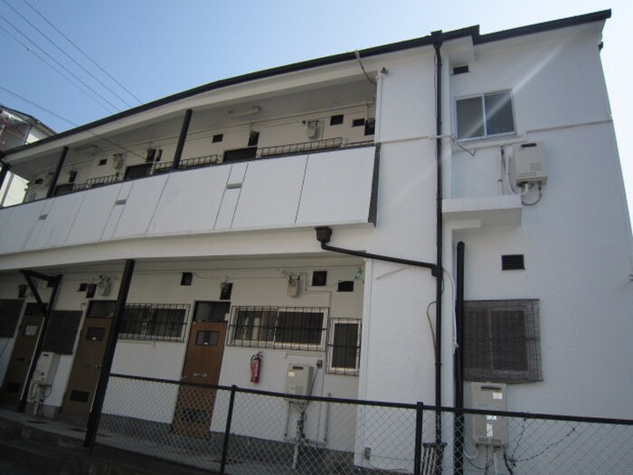 物件外観写真2　(エントランス部分)