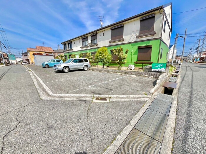 物件外観写真5　(駐車場)