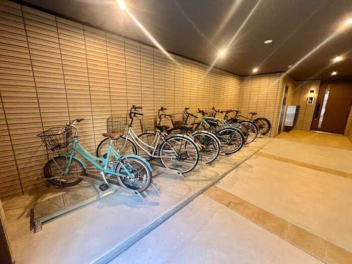 物件外観写真3　(駐輪場)
