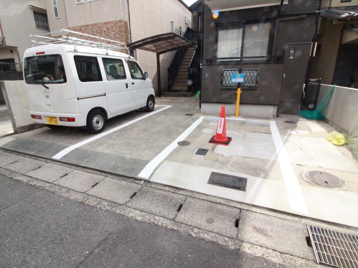 物件外観写真2　(駐車場)