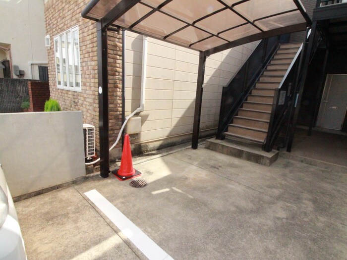 物件外観写真3　(駐輪場)