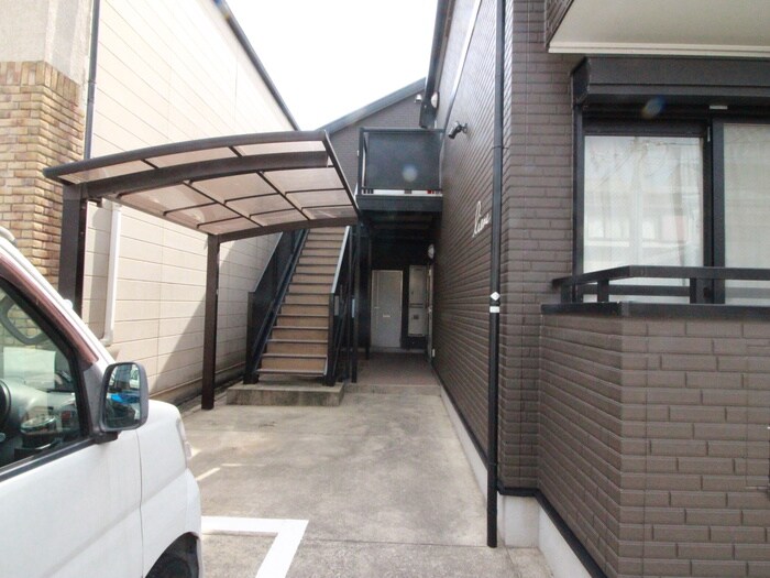 物件外観写真5　(エントランス部分)