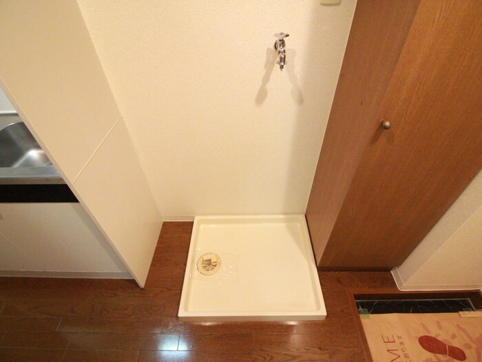 物件内観写真16　(洗濯機置場)