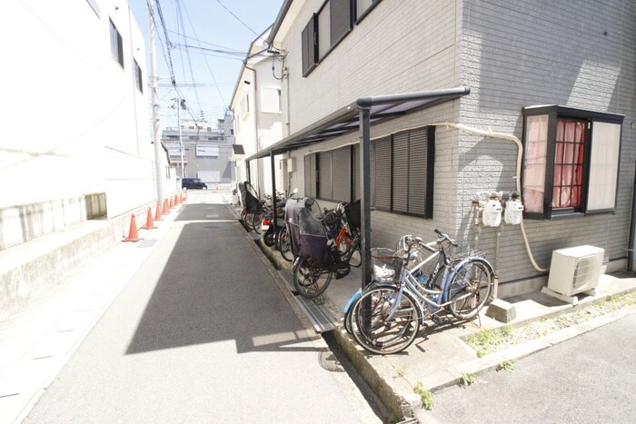物件外観写真4　(駐輪場)