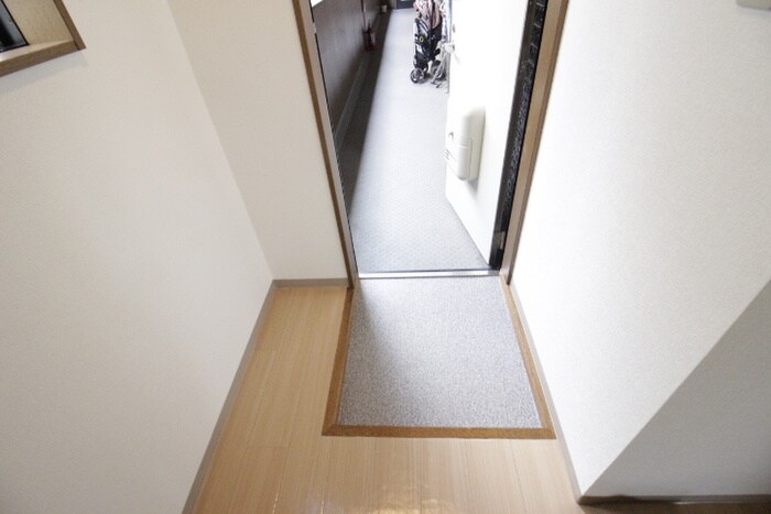 物件内観写真15　(玄関)