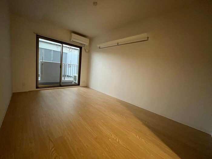 物件内観写真8　(室内からの展望)