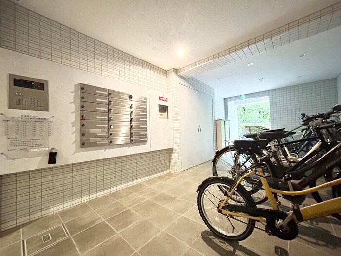 物件外観写真3　(エントランス部分)