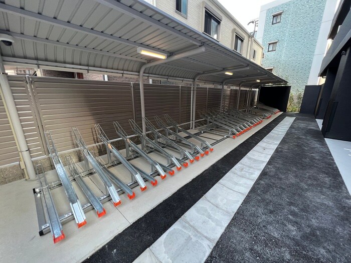 物件外観写真4　(駐輪場)