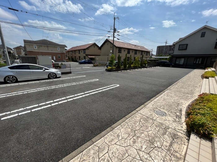 物件外観写真2　(駐車場)