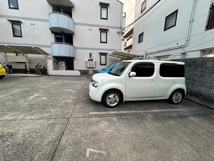 物件外観写真5　(駐車場)