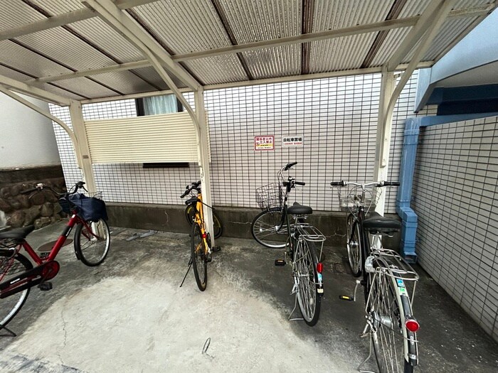 物件外観写真6　(駐輪場)