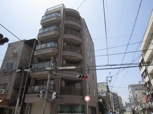 メゾンドゥアングル外観写真