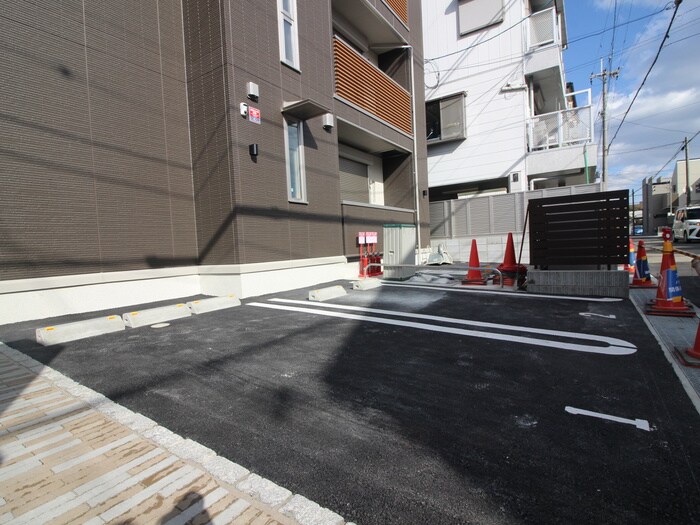 物件外観写真5　(駐車場)