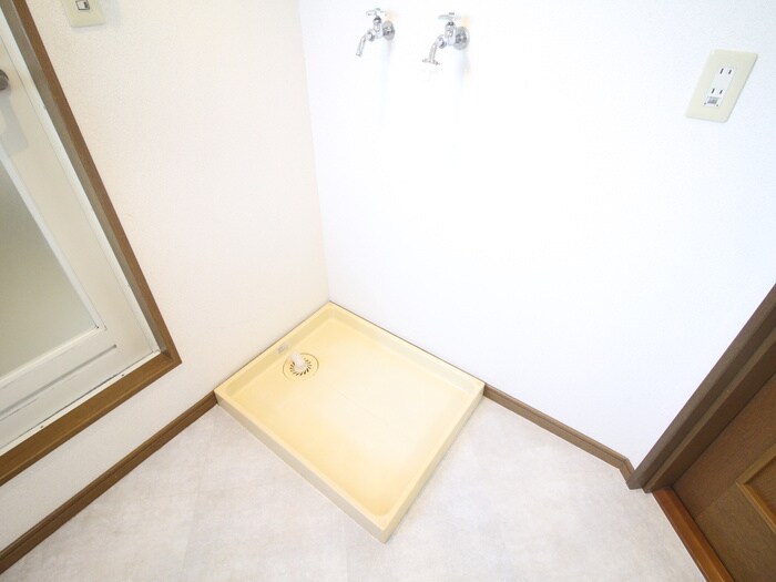 物件内観写真13　(洗濯機置場)