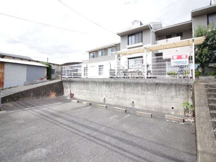 物件外観写真4　(駐車場)