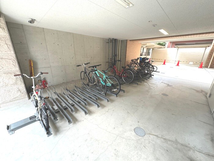 物件外観写真3　(駐輪場)